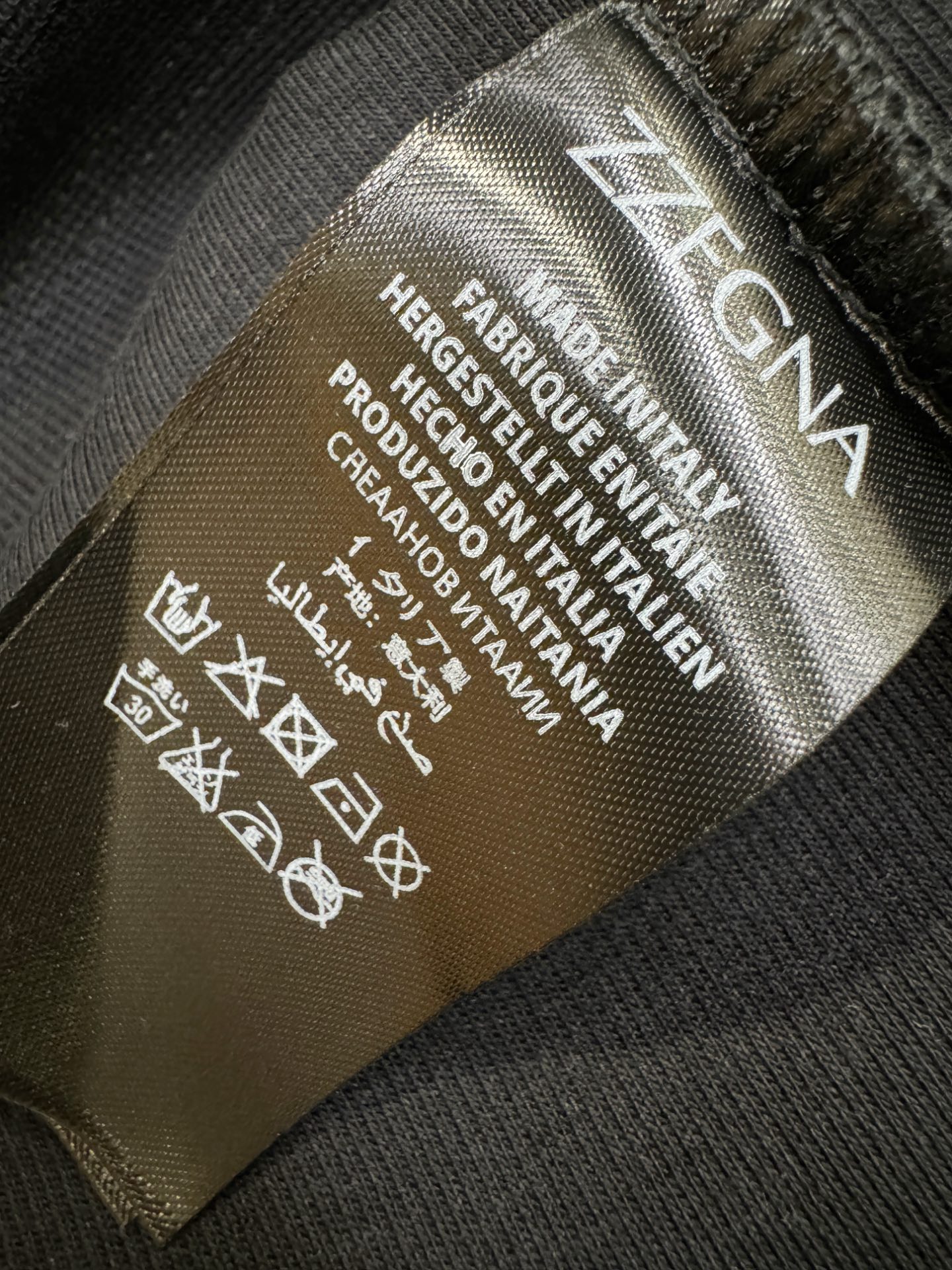 Ermenegildo Zeg*a杰*亚 2026秋冬新品，官网同步 经典大气百搭翻领长袖。顶级原版面料，质感细腻 超柔