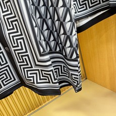 高定款(真丝面料升级 ) Versace 范思哲 最大可穿250斤,新款真丝套装,男女同款家居服套装,定制真丝面料,不抽 高定款(真丝面料升级 ) Versace 范思哲 最大可穿250斤,新款真丝套装,男女同款家居服套装,定制真丝面料,不抽
