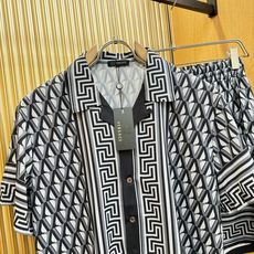 高定款(真丝面料升级 ) Versace 范思哲 最大可穿250斤,新款真丝套装,男女同款家居服套装,定制真丝面料,不抽 高定款(真丝面料升级 ) Versace 范思哲 最大可穿250斤,新款真丝套装,男女同款家居服套装,定制真丝面料,不抽