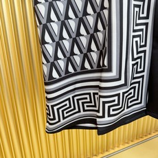 高定款(真丝面料升级 ) Versace 范思哲 最大可穿250斤,新款真丝套装,男女同款家居服套装,定制真丝面料,不抽 高定款(真丝面料升级 ) Versace 范思哲 最大可穿250斤,新款真丝套装,男女同款家居服套装,定制真丝面料,不抽