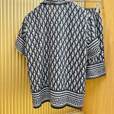 高定款(真丝面料升级 ) Versace 范思哲 最大可穿250斤,新款真丝套装,男女同款家居服套装,定制真丝面料,不抽 高定款(真丝面料升级 ) Versace 范思哲 最大可穿250斤,新款真丝套装,男女同款家居服套装,定制真丝面料,不抽