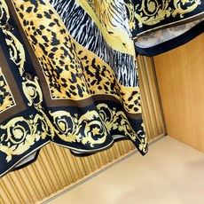 高定款(真丝面料升级 ) Versace 范思哲 最大可穿250斤,新款真丝套装,男女同款家居服套装,定制真丝面料,不抽 高定款(真丝面料升级 ) Versace 范思哲 最大可穿250斤,新款真丝套装,男女同款家居服套装,定制真丝面料,不抽