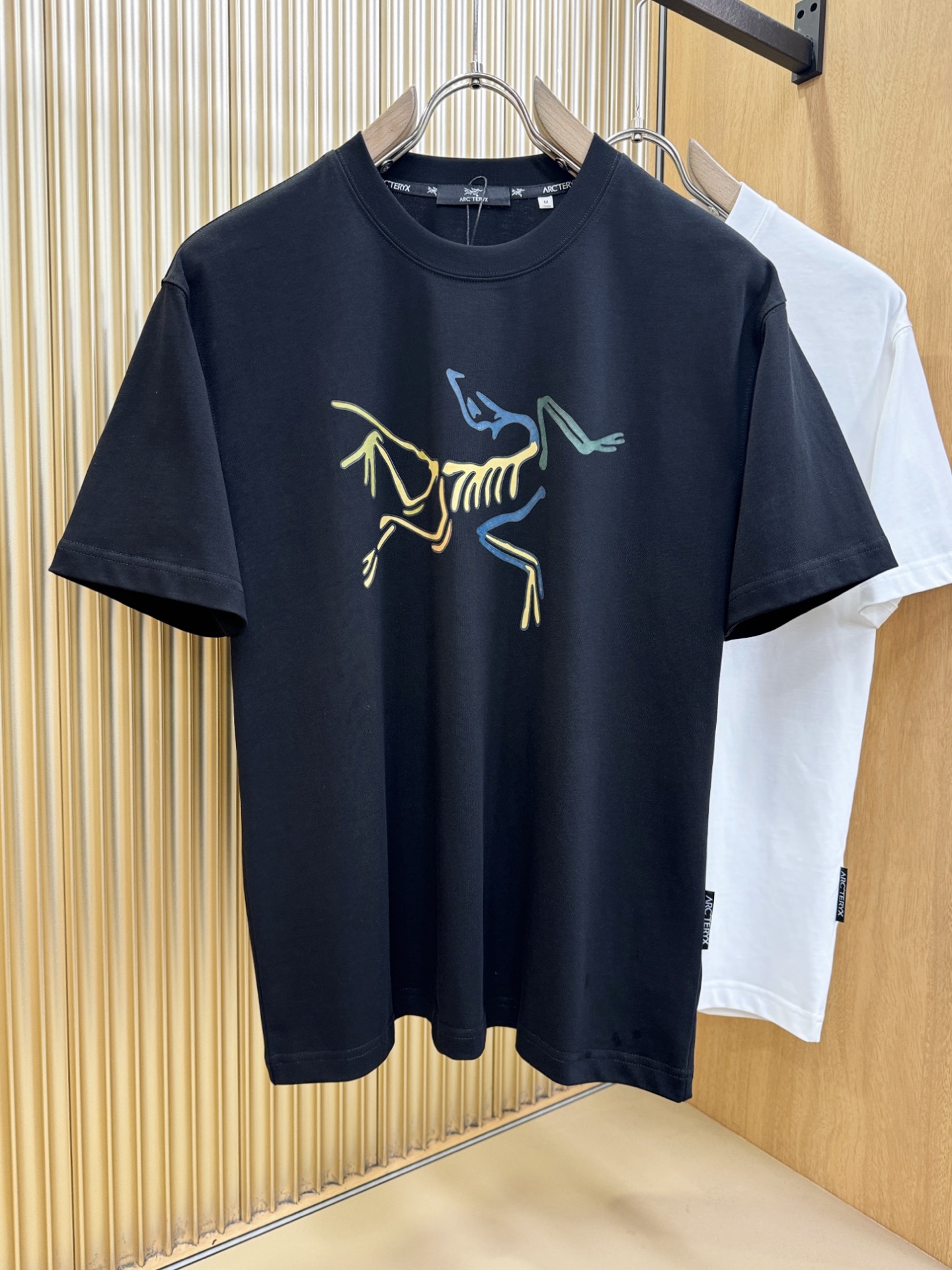 ARC‘TERYX/始祖鸟 2026新款短袖T恤！男女同款！走秀图案时尚休闲短袖T恤衫！设计logo设计！极具设计精选客