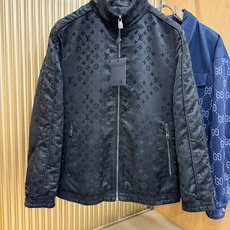 LV 路易威登2026秋冬新款棉服夹克外套,内里加棉,原单狠货 意大利进口面料时尚夹克外套。加棉加厚 保暖性强。欧洲专柜 LV 路易威登2026秋冬新款棉服夹克外套,内里加棉,原单狠货 意大利进口面料时尚夹克外套。加棉加厚 保暖性强。欧洲专柜