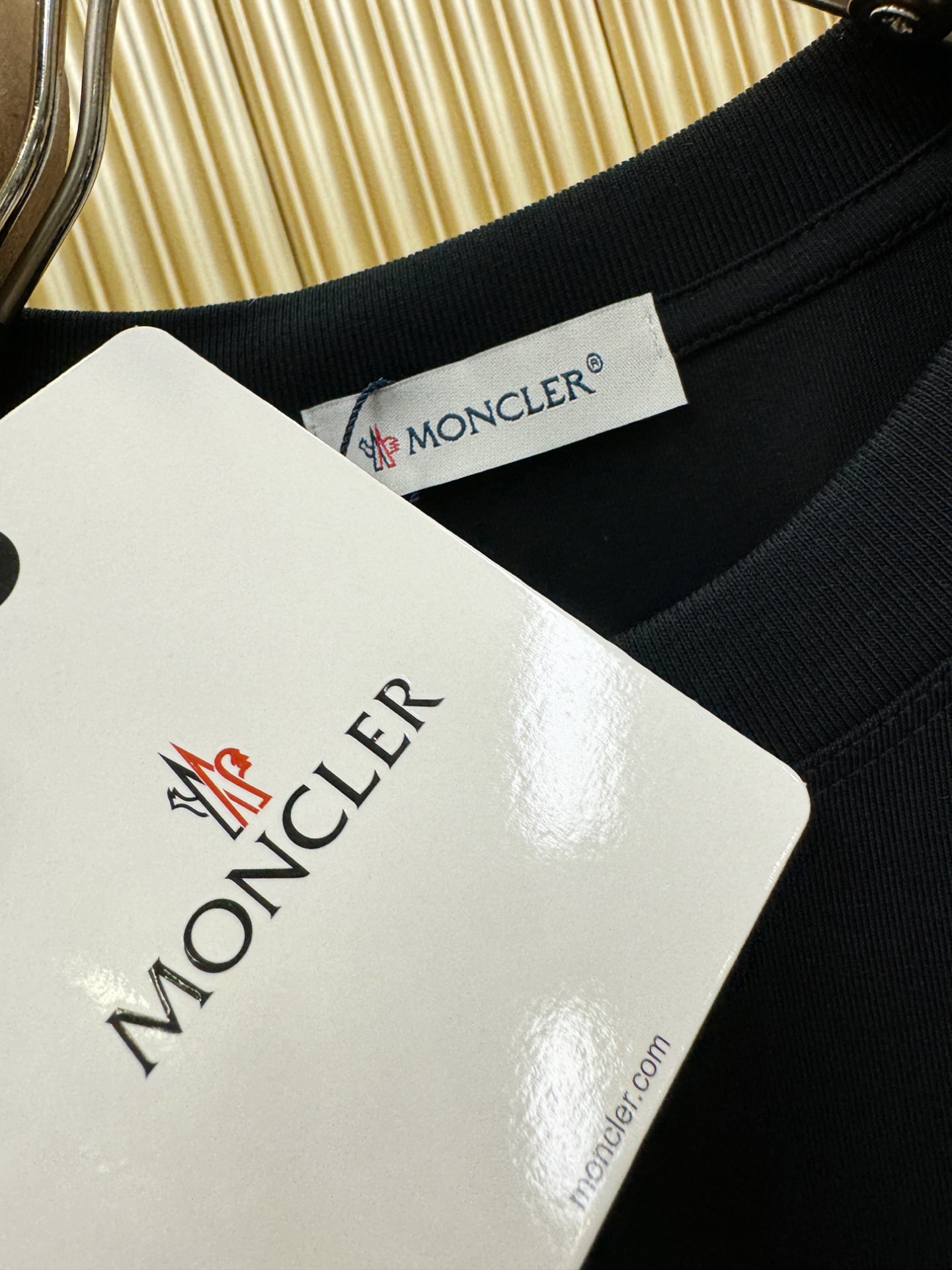Moncler蒙口  2026新款短袖T恤！男女同款！走秀图案时尚休闲短袖T恤衫！设计logo设计！极具设计精选客供面料