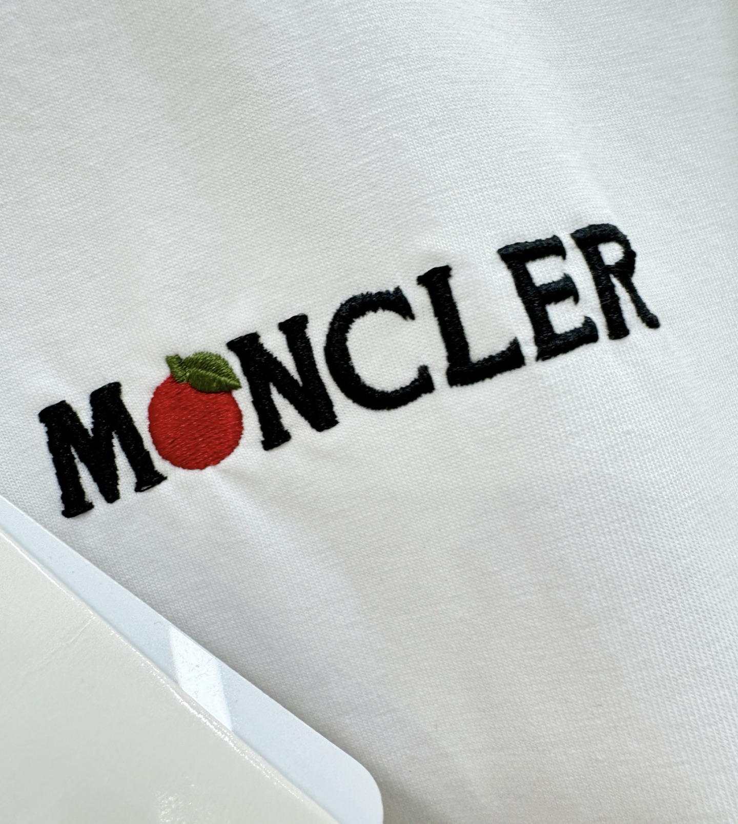 Moncler蒙口  2026新款短袖T恤！男女同款！走秀图案时尚休闲短袖T恤衫！设计logo设计！极具设计精选客供面料