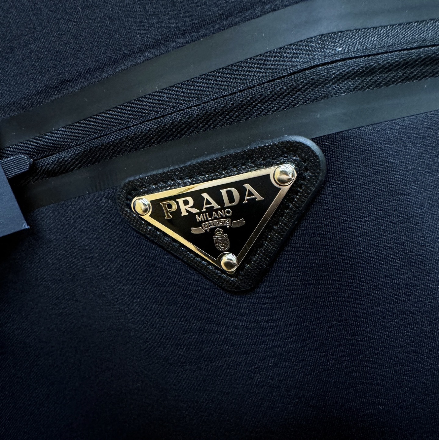 最大可穿230斤 PRADA 普拉达 2026春夏新款首发专柜最新款翻领短袖，高端订制 设计前卫时尚！品牌logo重工艺