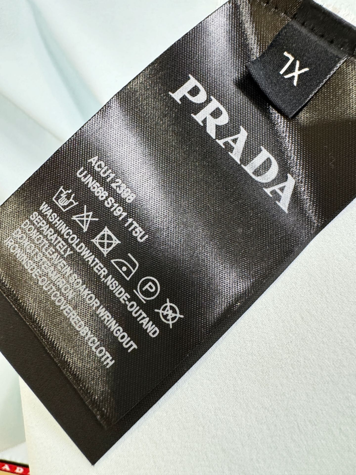 最大可穿230斤 PRADA 普拉达 2026春夏新款首发专柜最新款翻领短袖，高端订制 设计前卫时尚！品牌logo重工艺
