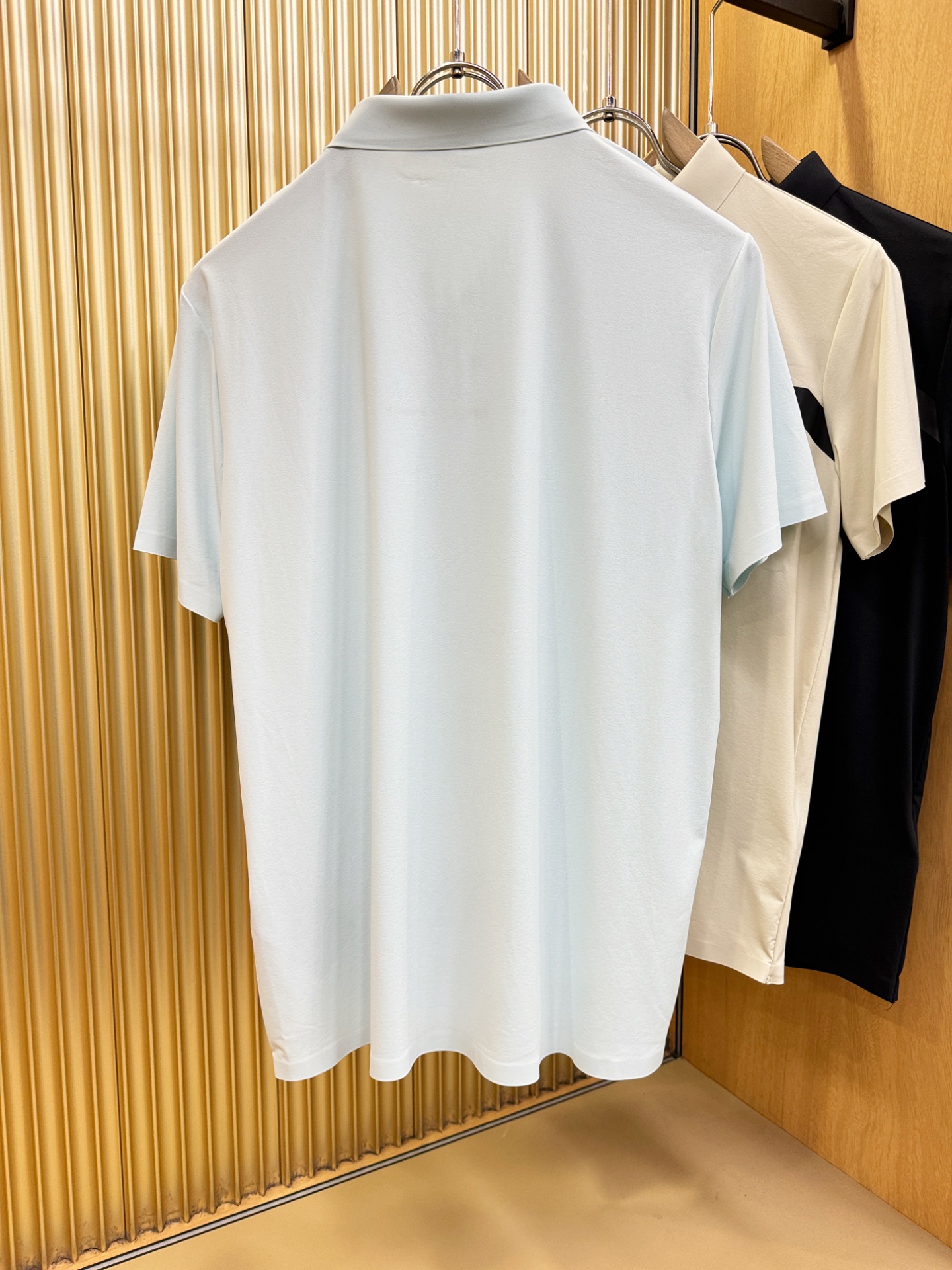 最大可穿230斤 PRADA 普拉达 2026春夏新款首发专柜最新款翻领短袖，高端订制 设计前卫时尚！品牌logo重工艺