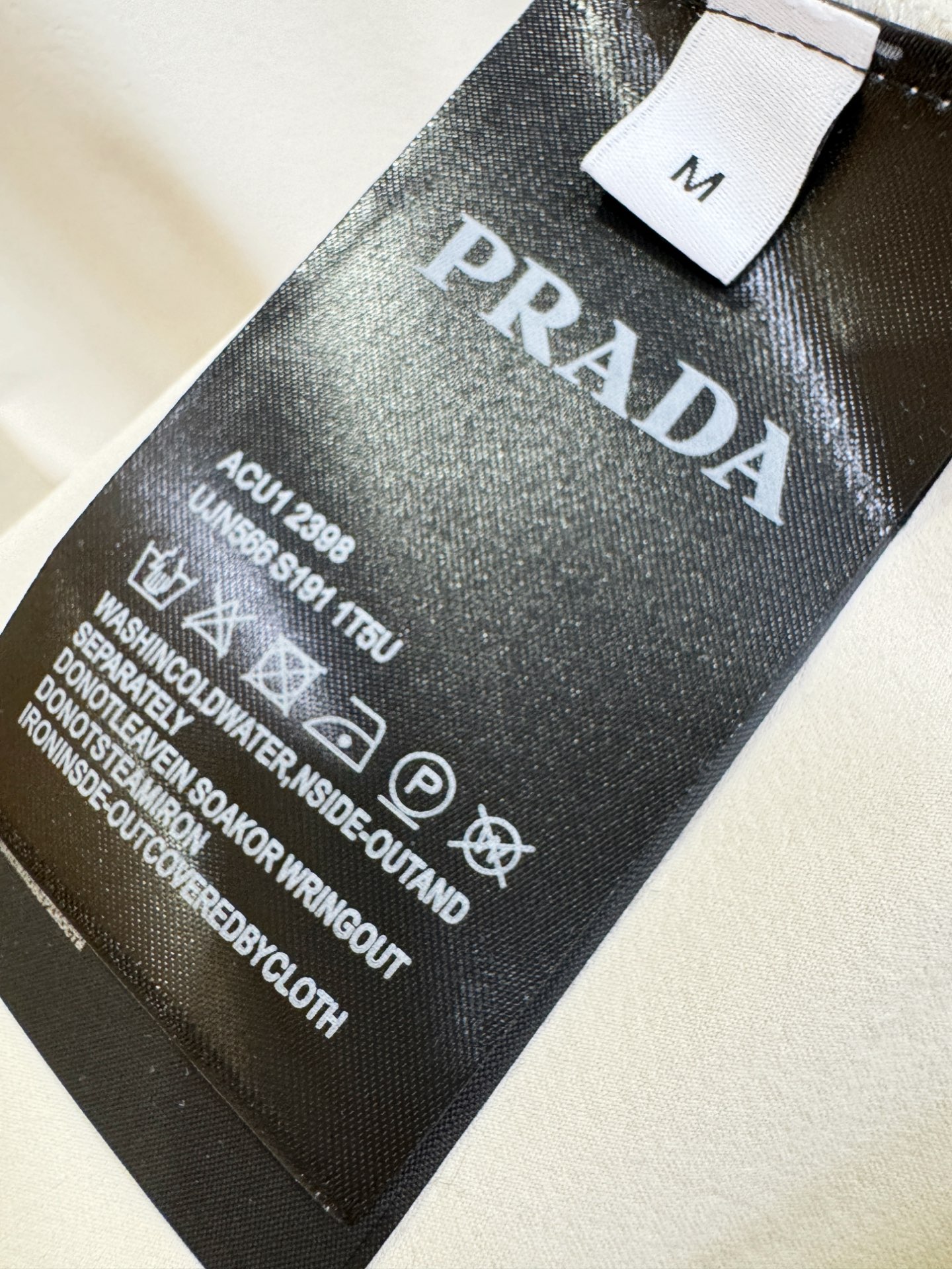 最大可穿230斤 PRADA 普拉达 2026春夏新款首发专柜最新款翻领短袖，高端订制 设计前卫时尚！品牌logo重工艺