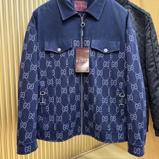 Gucci古奇 2026秋冬新款夹克外套,原单狠货 意大利进口面料时尚夹克外套。欧洲专柜同步,上身更随意大方,专柜原版五 Gucci古奇 2026秋冬新款夹克外套,原单狠货 意大利进口面料时尚夹克外套。欧洲专柜同步,上身更随意大方,专柜原版五