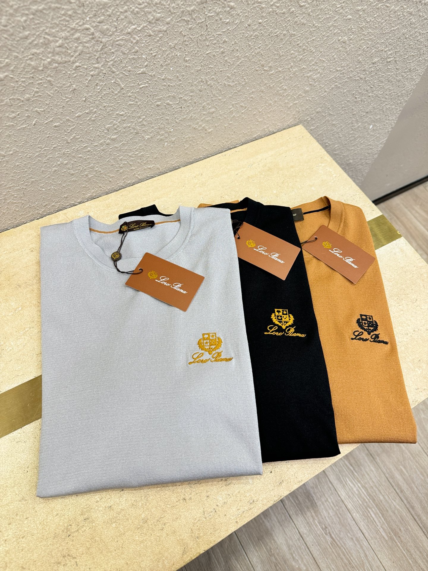 Loro Piana诺悠翩雅 2026春夏新品针织短袖，进口针织面料，手感柔软。顶级进口私货，时尚设计潮流短袖针织衫，不