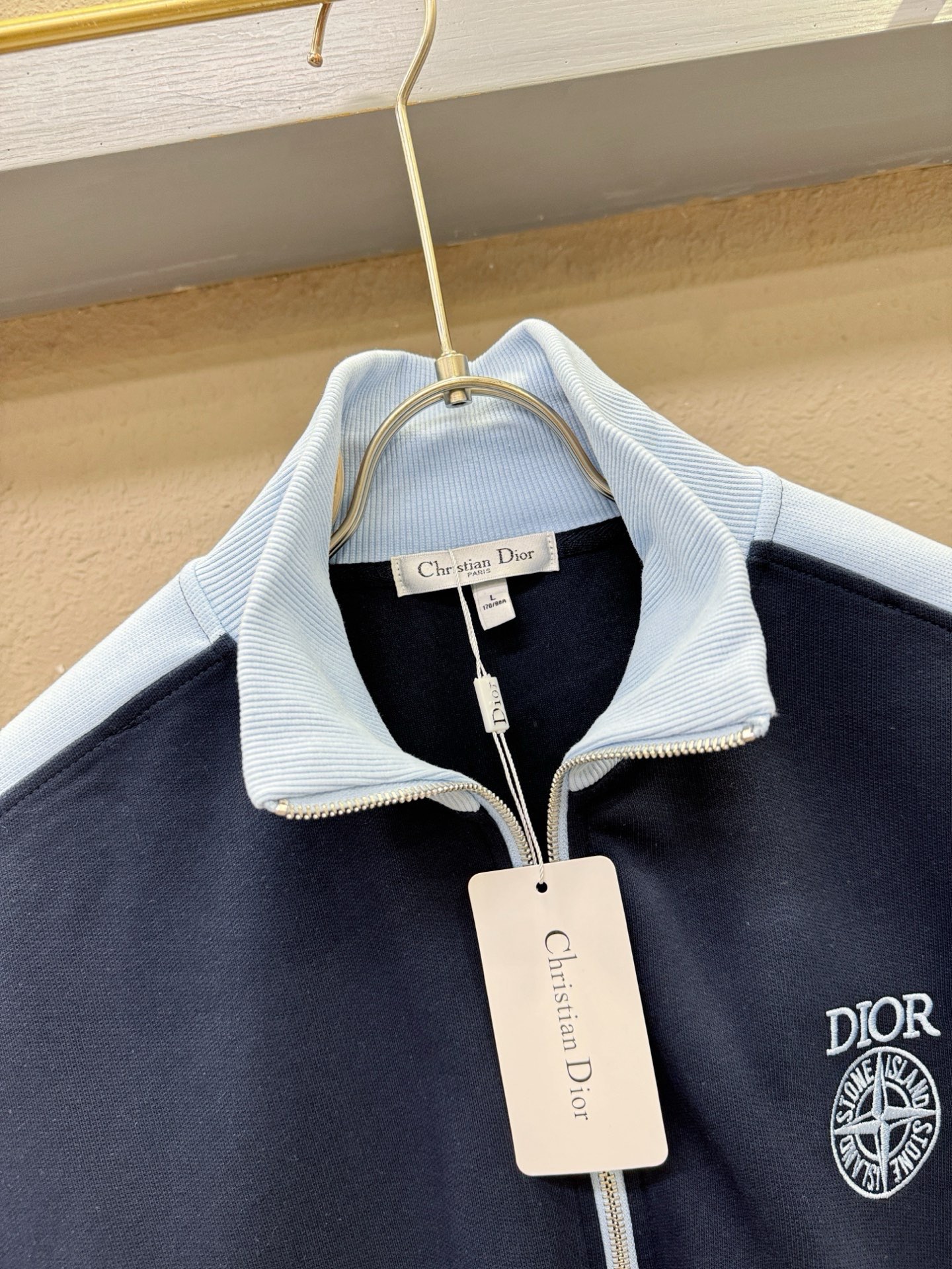 Dior迪奥 2026秋冬新款卫衣开衫，原单狠货 卫衣开衫。欧洲专柜同步，上身更随意大方，专柜原版五金奢华高档定制配饰新