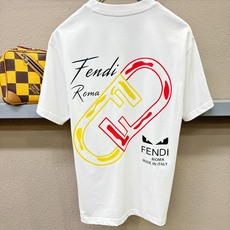 FENDI芬迪 2026新款短袖T恤!男女同款!走秀图案时尚休闲短袖T恤衫!设计logo设计!极具设计精选客供面料,手感 FENDI芬迪 2026新款短袖T恤!男女同款!走秀图案时尚休闲短袖T恤衫!设计logo设计!极具设计精选客供面料,手感