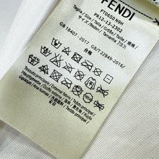 FENDI芬迪 2026新款短袖T恤!男女同款!走秀图案时尚休闲短袖T恤衫!设计logo设计!极具设计精选客供面料,手感 FENDI芬迪 2026新款短袖T恤!男女同款!走秀图案时尚休闲短袖T恤衫!设计logo设计!极具设计精选客供面料,手感
