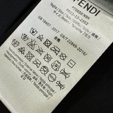 FENDI芬迪 2026新款短袖T恤!男女同款!走秀图案时尚休闲短袖T恤衫!设计logo设计!极具设计精选客供面料,手感 FENDI芬迪 2026新款短袖T恤!男女同款!走秀图案时尚休闲短袖T恤衫!设计logo设计!极具设计精选客供面料,手感