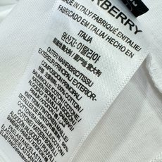 BURBERRY巴宝莉 2026新款短袖T恤!男女同款!走秀图案时尚休闲短袖T恤衫!设计logo设计!极具设计精选客供面 BURBERRY巴宝莉 2026新款短袖T恤!男女同款!走秀图案时尚休闲短袖T恤衫!设计logo设计!极具设计精选客供面