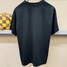 BURBERRY巴宝莉 2026新款短袖T恤!男女同款!走秀图案时尚休闲短袖T恤衫!设计logo设计!极具设计精选客供面 BURBERRY巴宝莉 2026新款短袖T恤!男女同款!走秀图案时尚休闲短袖T恤衫!设计logo设计!极具设计精选客供面