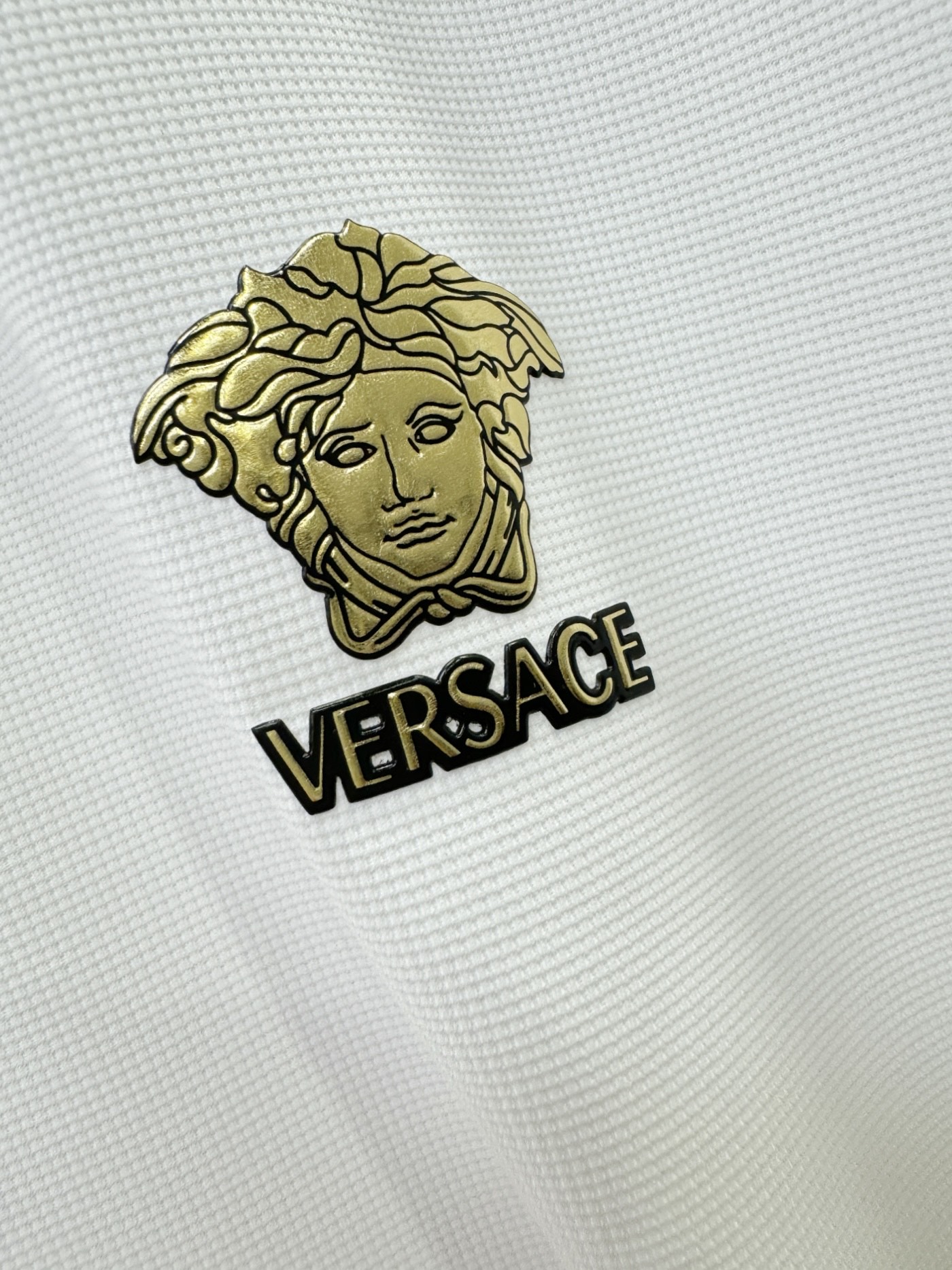 Versace 范思哲 2026春夏新款首发专柜最新款翻领短袖，冰丝面料，清爽透气。高端订制 设计前卫时尚！品牌logo