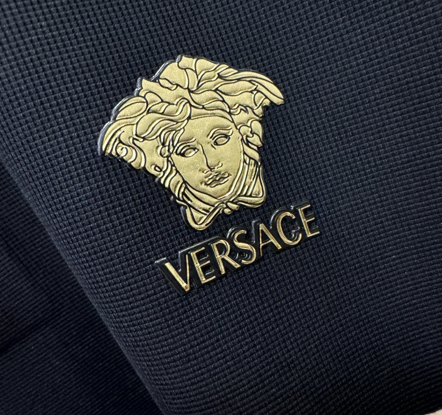 Versace 范思哲 2026春夏新款首发专柜最新款翻领短袖，冰丝面料，清爽透气。高端订制 设计前卫时尚！品牌logo