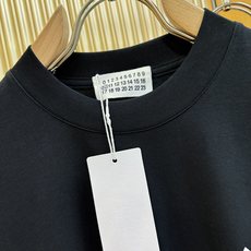 马吉拉2026新款短袖T恤!男女同款!走秀图案时尚休闲短袖T恤衫!设计logo设计!极具设计精选客供面料,手感柔软亲肤, 马吉拉2026新款短袖T恤!男女同款!走秀图案时尚休闲短袖T恤衫!设计logo设计!极具设计精选客供面料,手感柔软亲肤,
