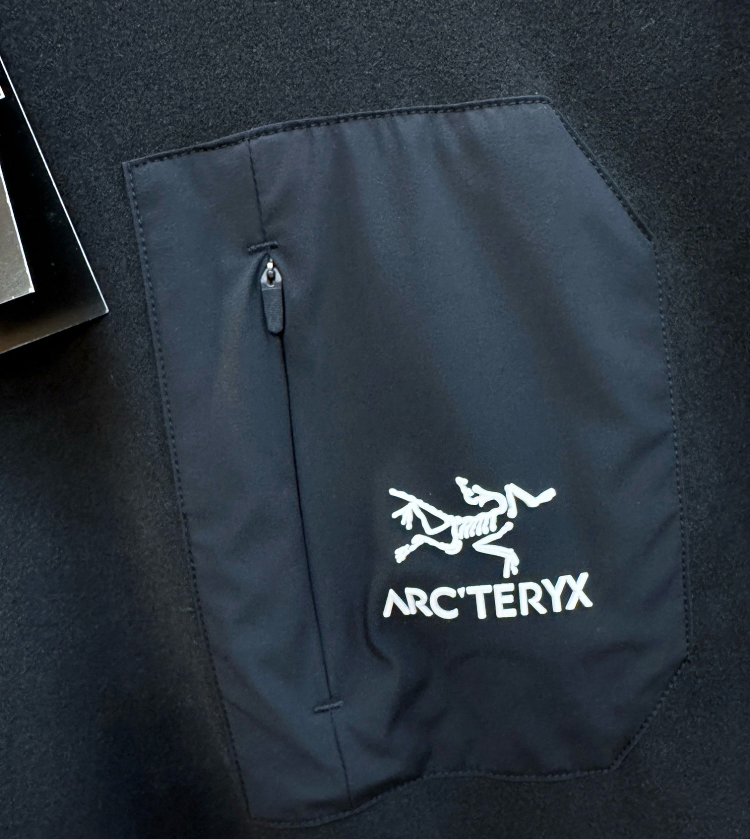 ARC‘TERYX/始祖鸟 2026ss秋冬新品 长袖T恤，经典Logo设计，百搭款 官网同步发售 定制面料，柔软细腻 