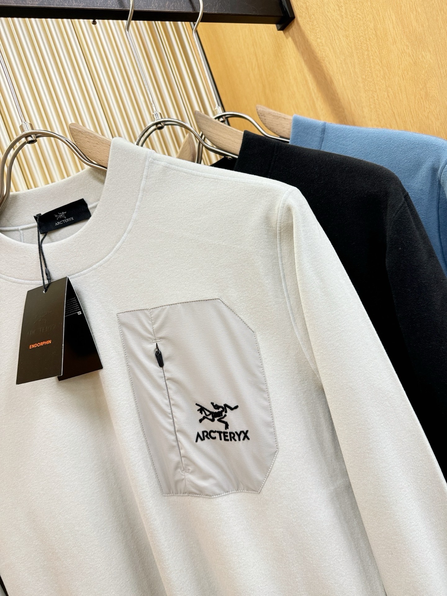 ARC‘TERYX/始祖鸟 2026ss秋冬新品 长袖T恤，经典Logo设计，百搭款 官网同步发售 定制面料，柔软细腻 