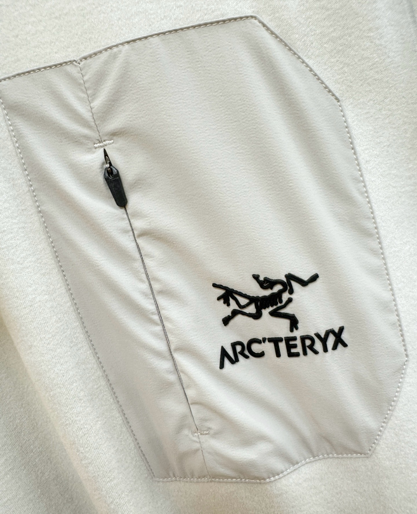 ARC‘TERYX/始祖鸟 2026ss秋冬新品 长袖T恤，经典Logo设计，百搭款 官网同步发售 定制面料，柔软细腻 