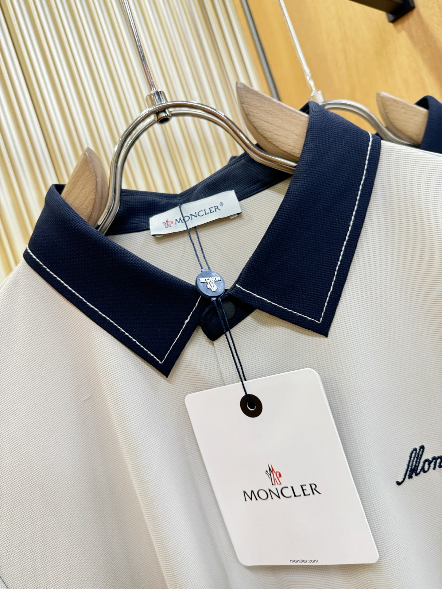 Moncler蒙口 2026春夏新款首发专柜最新款翻领短袖，高端订制 设计前卫时尚！品牌logo重工艺设计 手感柔软.穿