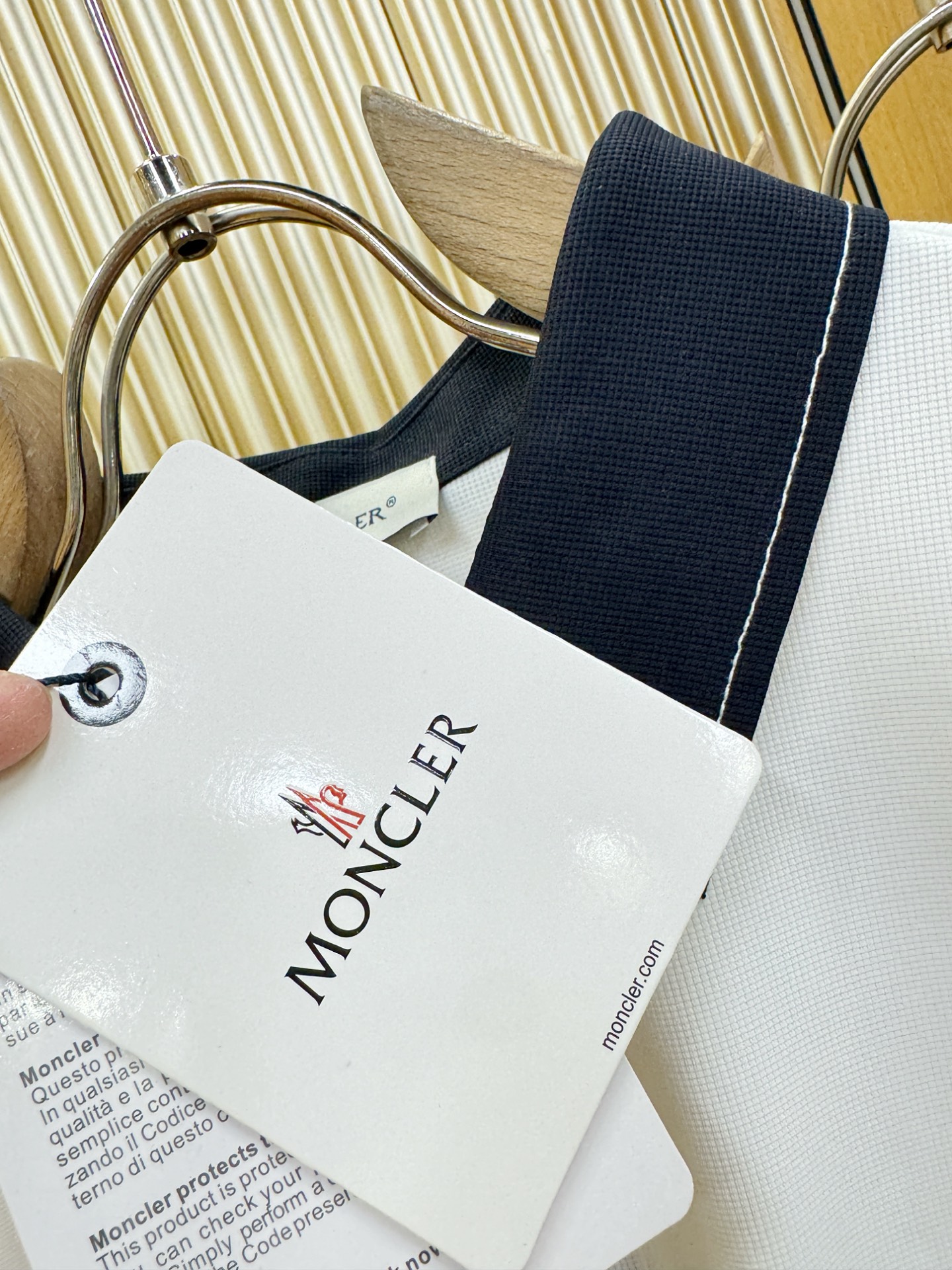 Moncler蒙口 2026春夏新款首发专柜最新款翻领短袖，高端订制 设计前卫时尚！品牌logo重工艺设计 手感柔软.穿