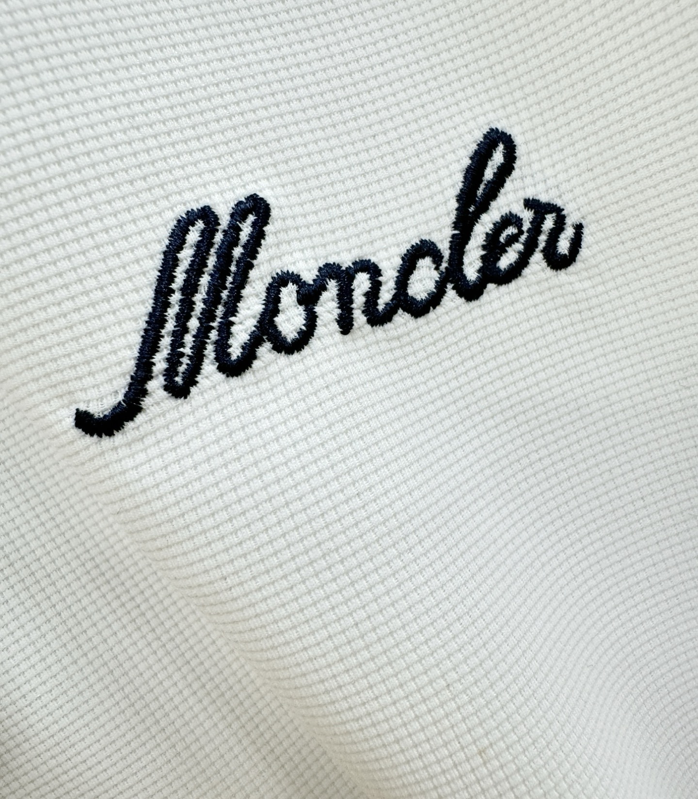 Moncler蒙口 2026春夏新款首发专柜最新款翻领短袖，高端订制 设计前卫时尚！品牌logo重工艺设计 手感柔软.穿