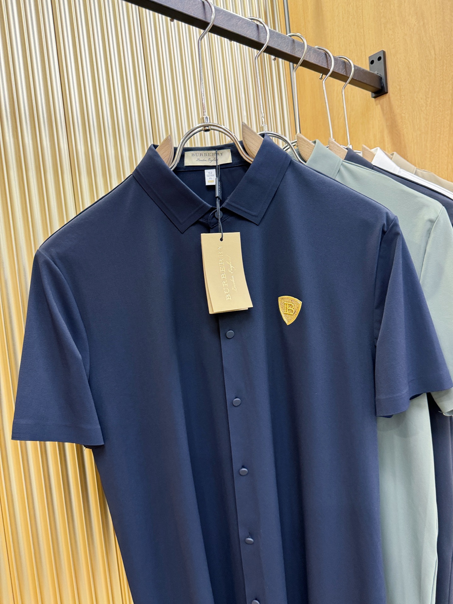 BURBERRY巴宝莉 2026新款衬衫，贸易公司渠道稀出，领先官网发售！经典休闲衬衫搭配独特的设计，简洁干净、经典时髦