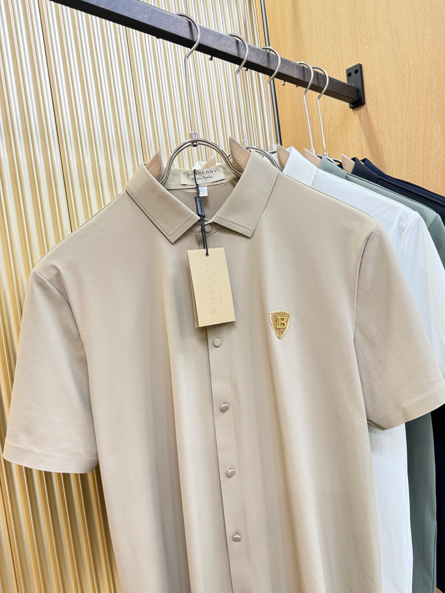 BURBERRY巴宝莉 2026新款衬衫，贸易公司渠道稀出，领先官网发售！经典休闲衬衫搭配独特的设计，简洁干净、经典时髦