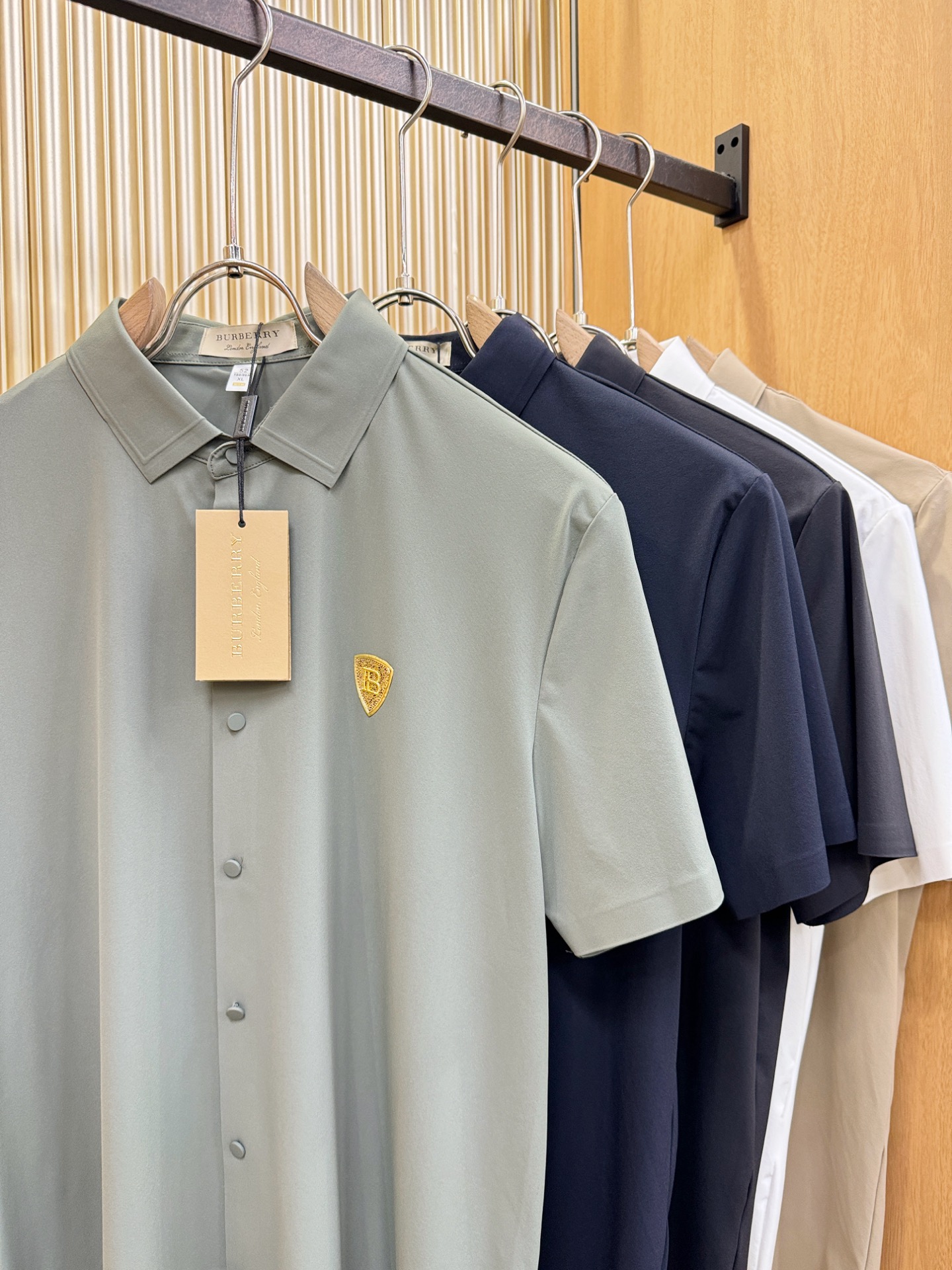 BURBERRY巴宝莉 2026新款衬衫，贸易公司渠道稀出，领先官网发售！经典休闲衬衫搭配独特的设计，简洁干净、经典时髦
