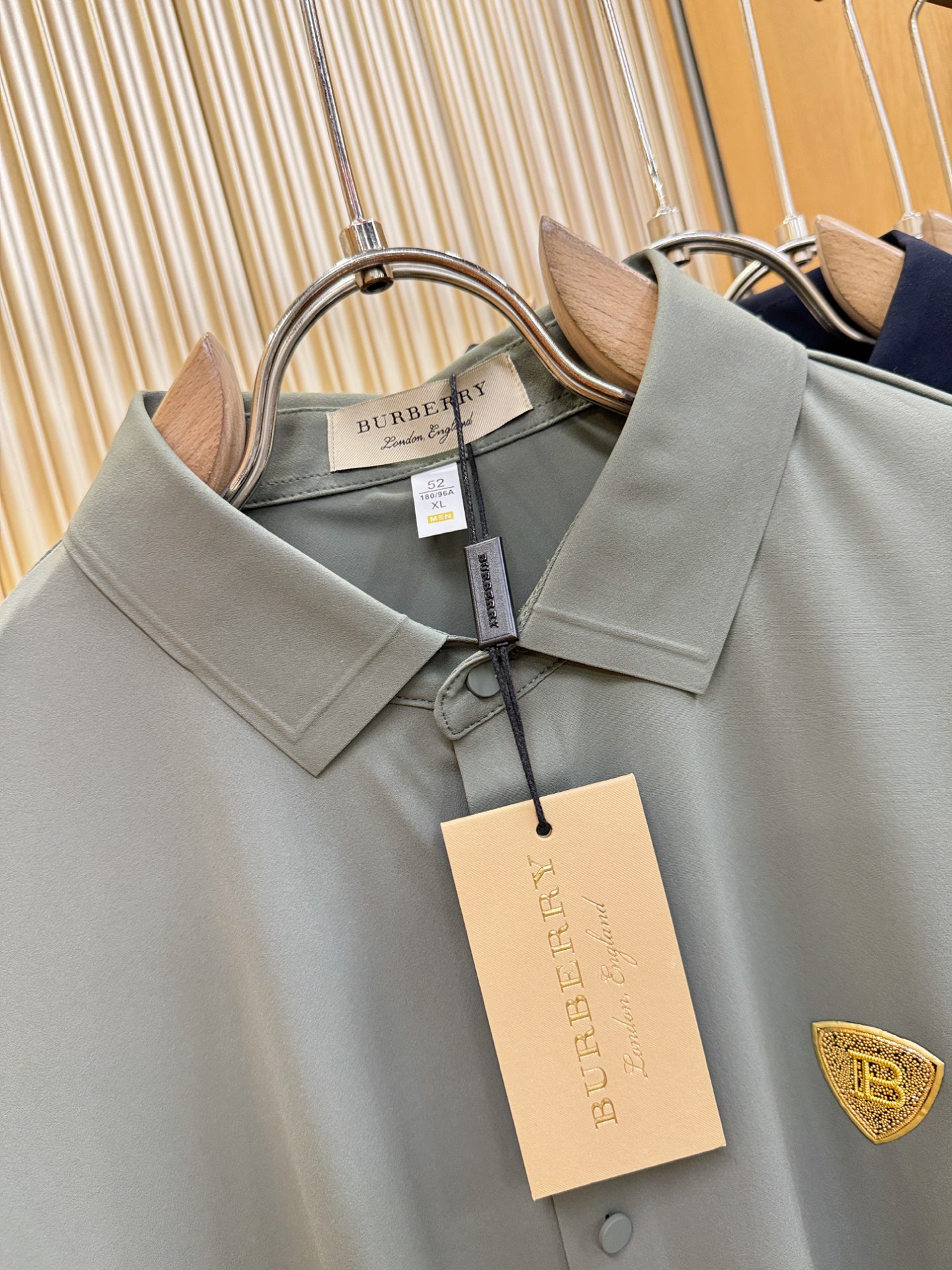 BURBERRY巴宝莉 2026新款衬衫，贸易公司渠道稀出，领先官网发售！经典休闲衬衫搭配独特的设计，简洁干净、经典时髦