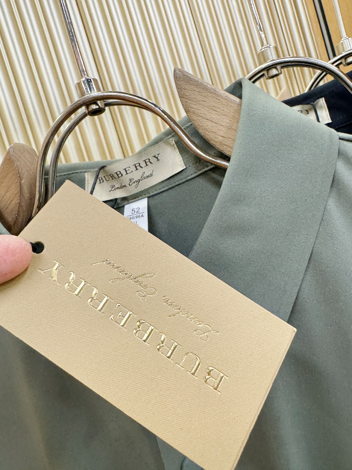 BURBERRY巴宝莉 2026新款衬衫，贸易公司渠道稀出，领先官网发售！经典休闲衬衫搭配独特的设计，简洁干净、经典时髦