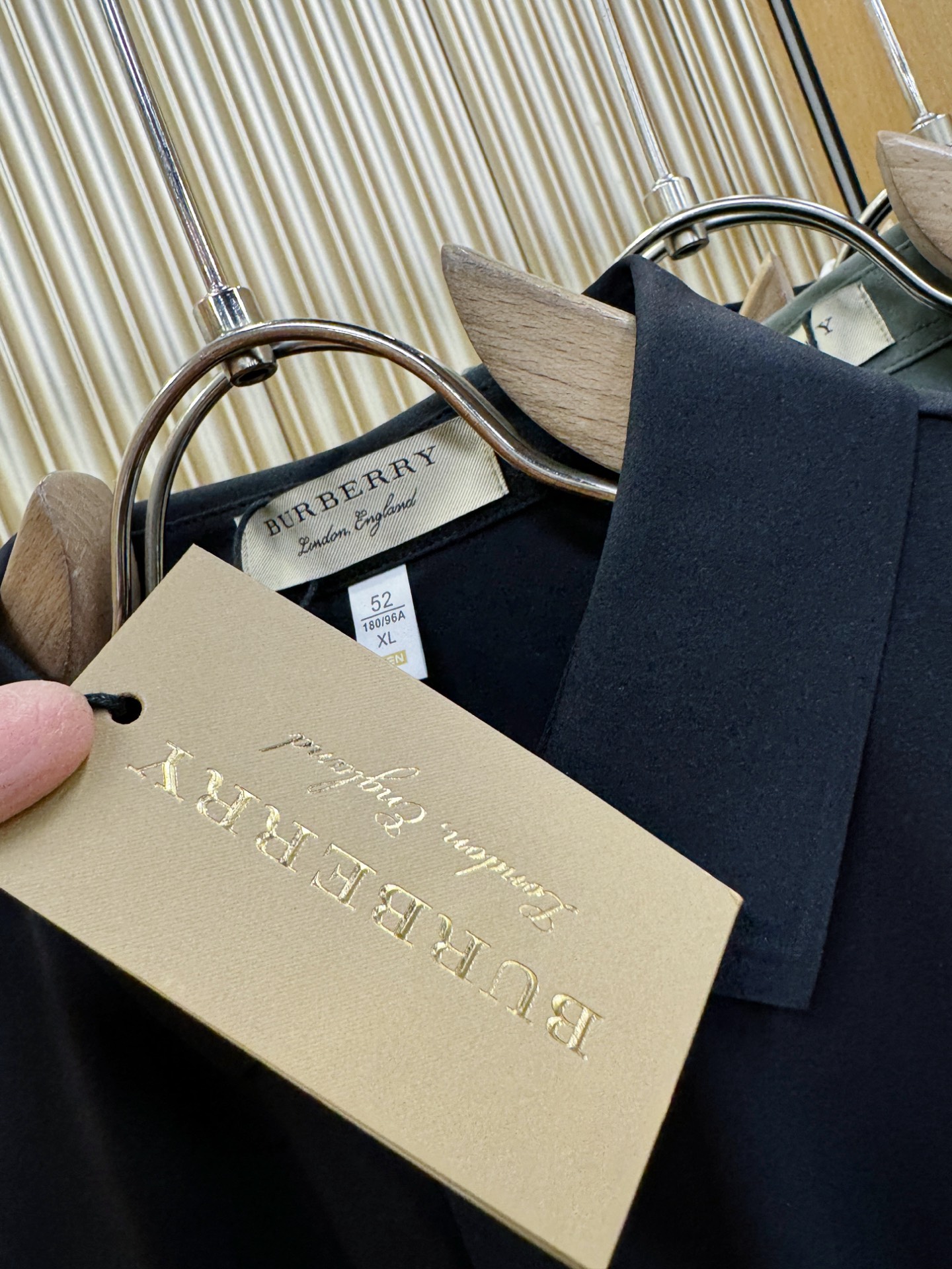 BURBERRY巴宝莉 2026新款衬衫，贸易公司渠道稀出，领先官网发售！经典休闲衬衫搭配独特的设计，简洁干净、经典时髦
