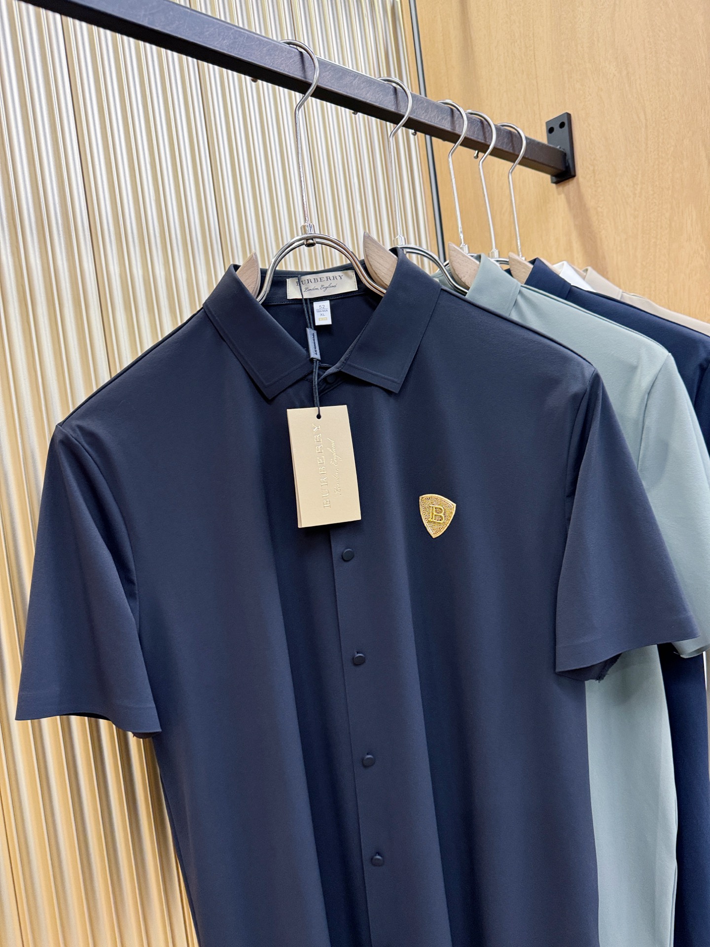 BURBERRY巴宝莉 2026新款衬衫，贸易公司渠道稀出，领先官网发售！经典休闲衬衫搭配独特的设计，简洁干净、经典时髦