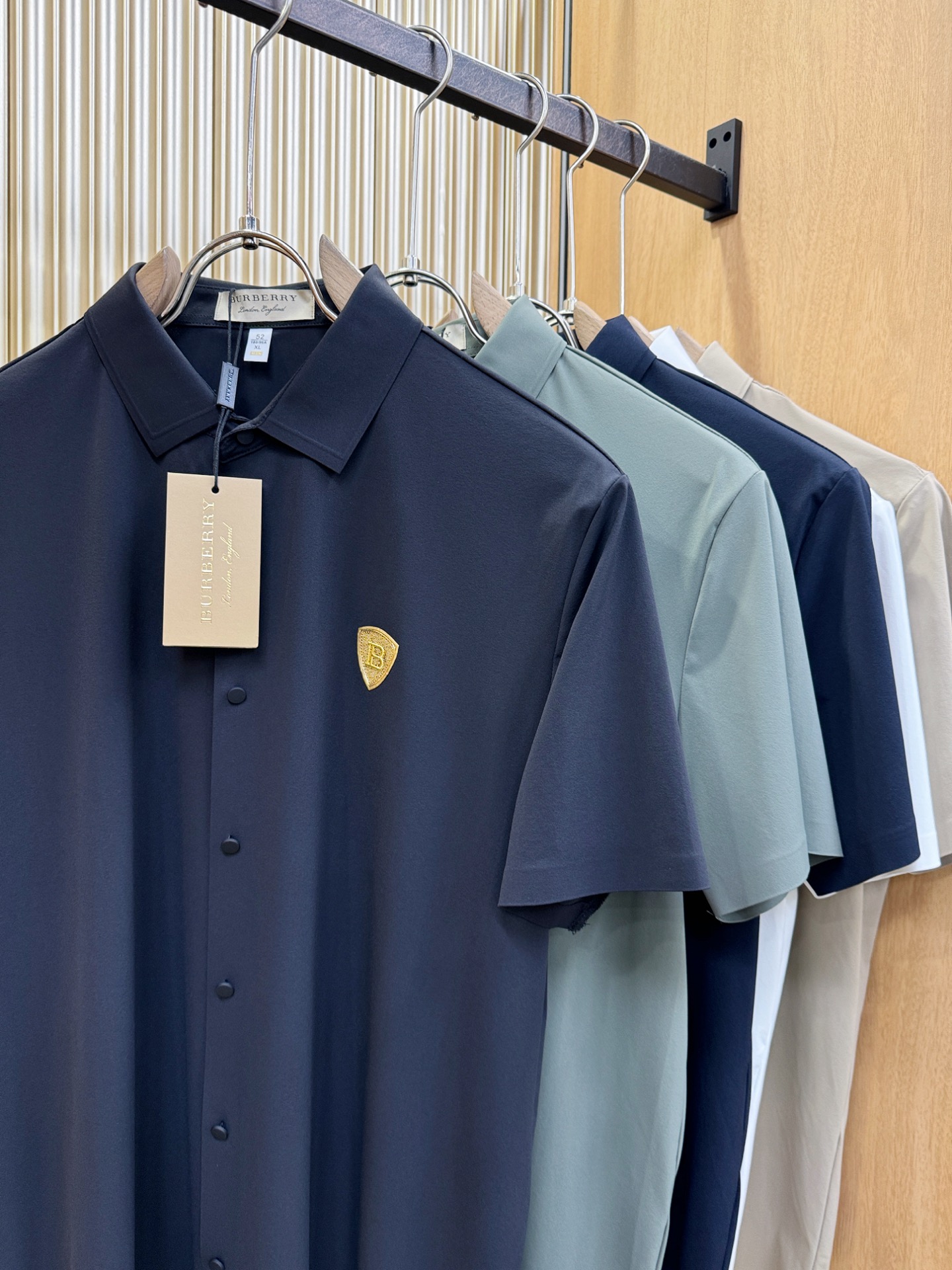 BURBERRY巴宝莉 2026新款衬衫，贸易公司渠道稀出，领先官网发售！经典休闲衬衫搭配独特的设计，简洁干净、经典时髦