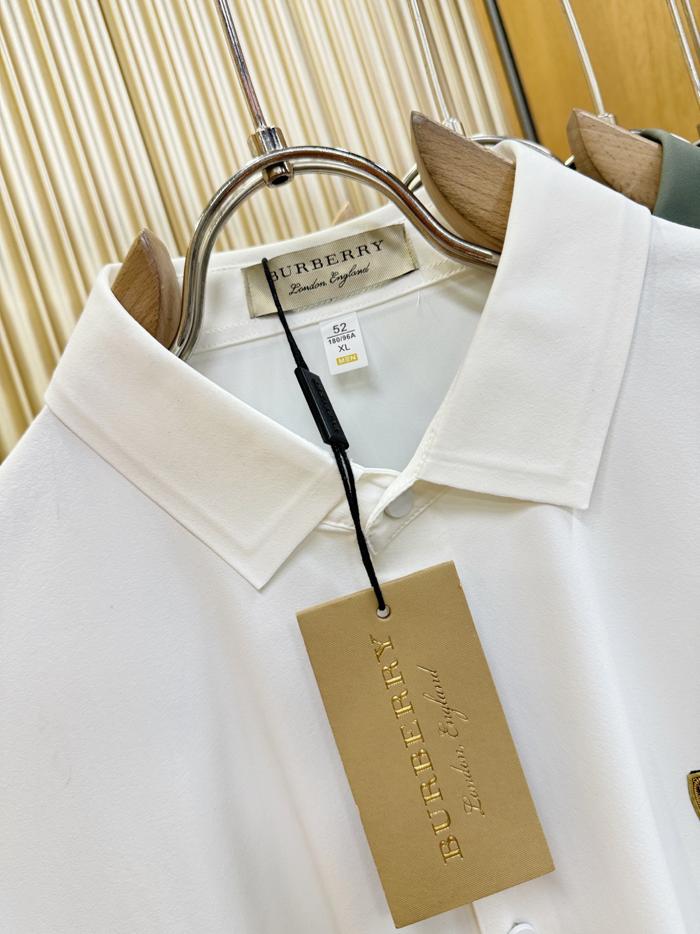 BURBERRY巴宝莉 2026新款衬衫，贸易公司渠道稀出，领先官网发售！经典休闲衬衫搭配独特的设计，简洁干净、经典时髦