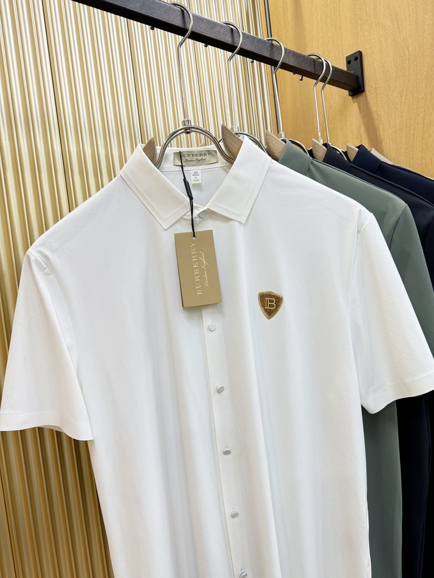 BURBERRY巴宝莉 2026新款衬衫，贸易公司渠道稀出，领先官网发售！经典休闲衬衫搭配独特的设计，简洁干净、经典时髦