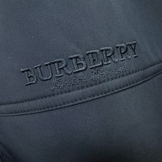 BURBERRY巴宝莉 2026新款夹克外套,原单狠货 意大利进口面料时尚夹克外套。欧洲专柜同步,上身更随意大方,专柜 BURBERRY巴宝莉 2026新款夹克外套,原单狠货 意大利进口面料时尚夹克外套。欧洲专柜同步,上身更随意大方,专柜