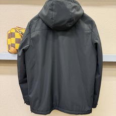 BURBERRY巴宝莉 2026新款夹克外套,原单狠货 意大利进口面料时尚夹克外套。欧洲专柜同步,上身更随意大方,专柜 BURBERRY巴宝莉 2026新款夹克外套,原单狠货 意大利进口面料时尚夹克外套。欧洲专柜同步,上身更随意大方,专柜