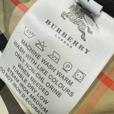 BURBERRY巴宝莉 2026新款夹克外套,原单狠货 意大利进口面料时尚夹克外套。欧洲专柜同步,上身更随意大方,专柜 BURBERRY巴宝莉 2026新款夹克外套,原单狠货 意大利进口面料时尚夹克外套。欧洲专柜同步,上身更随意大方,专柜