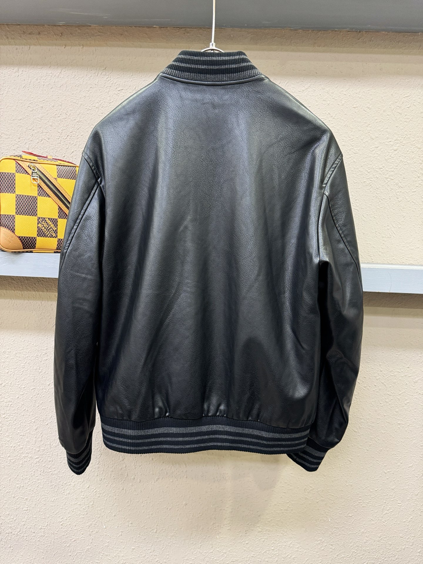BURBERRY巴宝莉  2026新款皮衣外套，原单狠货 意大利进口面料时尚夹克外套。欧洲专柜同步，上身更随意大方，专柜