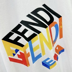FENDI芬迪 2026新款短袖T恤!男女同款!走秀图案时尚休闲短袖T恤衫!设计logo设计!极具设计精选客供面料,手感 FENDI芬迪 2026新款短袖T恤!男女同款!走秀图案时尚休闲短袖T恤衫!设计logo设计!极具设计精选客供面料,手感