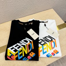 FENDI芬迪 2026新款短袖T恤!男女同款!走秀图案时尚休闲短袖T恤衫!设计logo设计!极具设计精选客供面料,手感 FENDI芬迪 2026新款短袖T恤!男女同款!走秀图案时尚休闲短袖T恤衫!设计logo设计!极具设计精选客供面料,手感