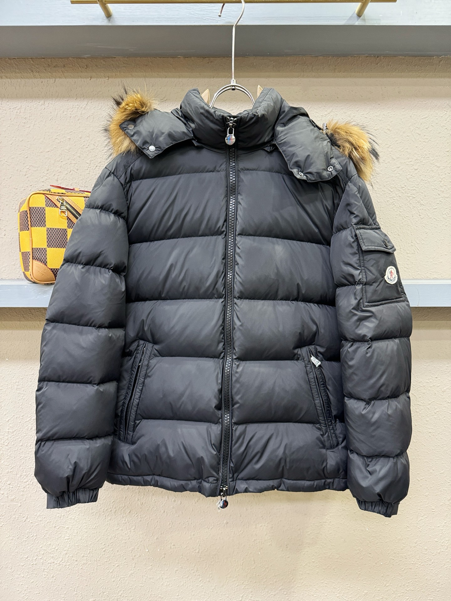 Moncler蒙口 2026新款羽绒服秀场新品，品相非常完美，专柜高科技防水面料，内里90%白鹅绒填充，舒适保暖，色泽饱