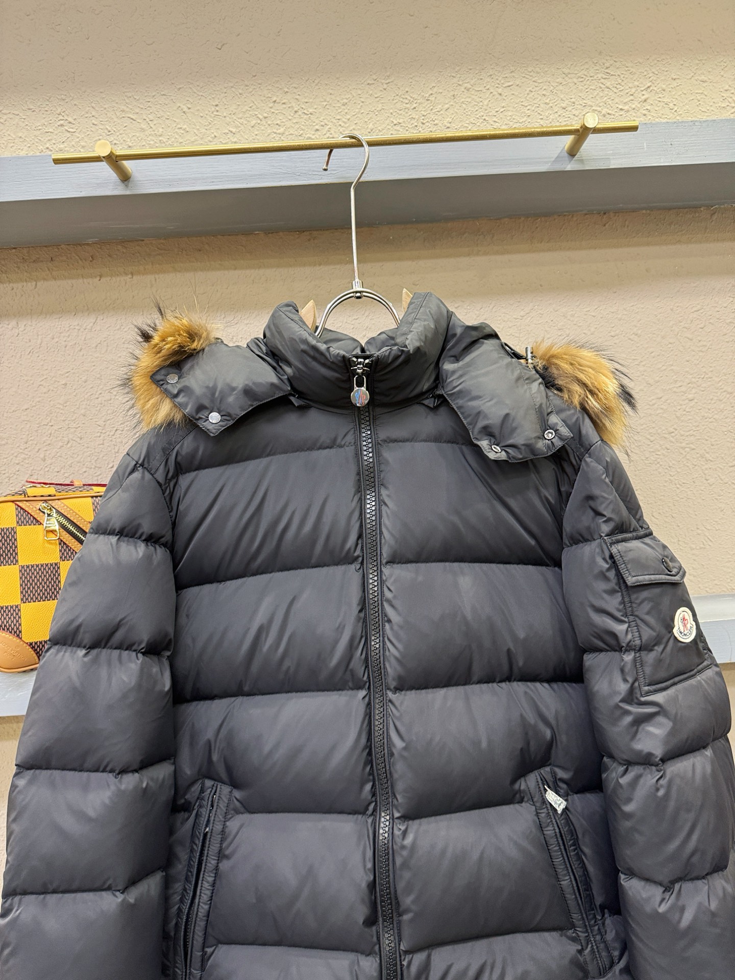 Moncler蒙口 2026新款羽绒服秀场新品，品相非常完美，专柜高科技防水面料，内里90%白鹅绒填充，舒适保暖，色泽饱