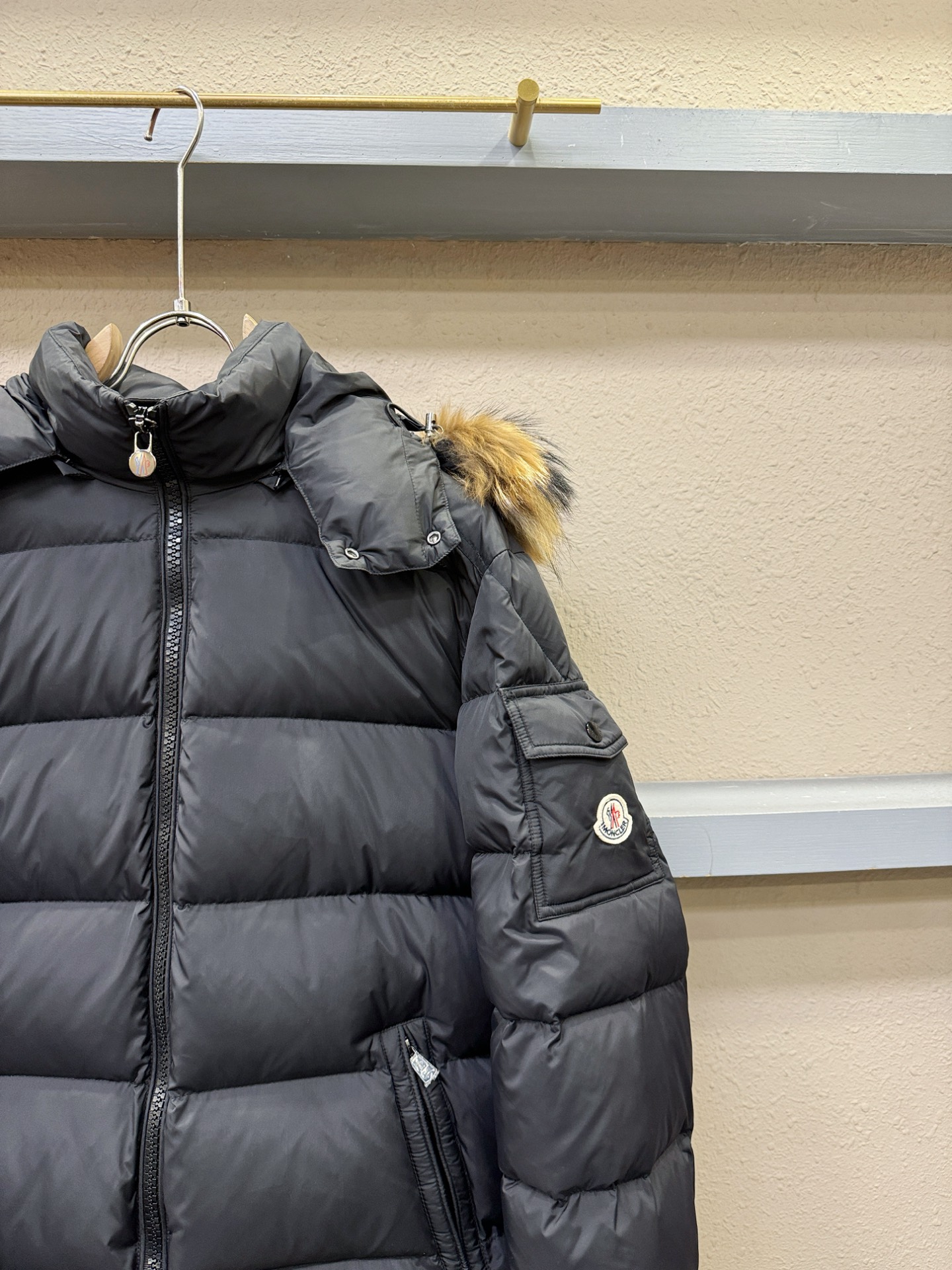 Moncler蒙口 2026新款羽绒服秀场新品，品相非常完美，专柜高科技防水面料，内里90%白鹅绒填充，舒适保暖，色泽饱